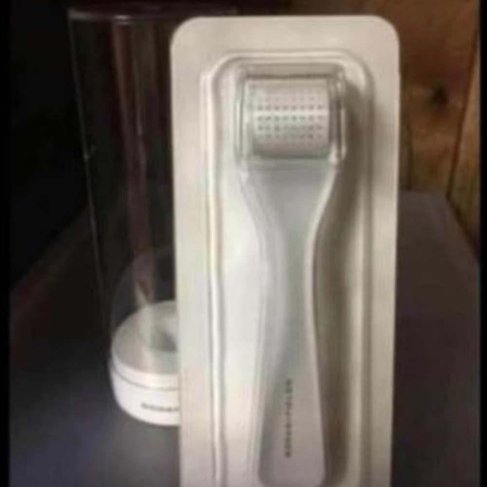 Rodan+fields micro-exfoliating roller/cleanser